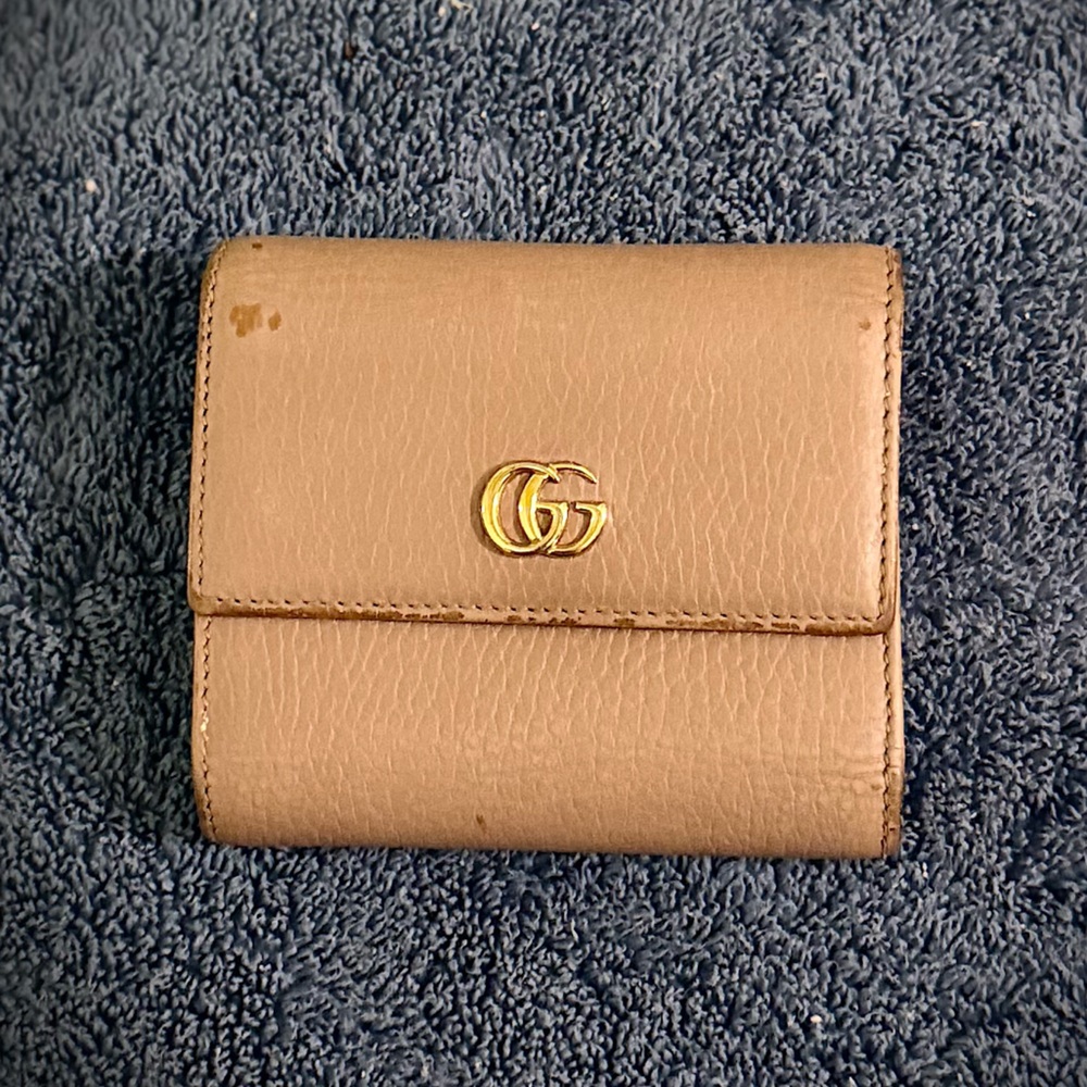 Gucci Beige Leather Wallet with Gold Logo